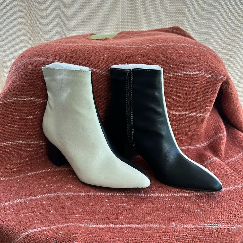 NWT bamboo rapid – 17 women two tone ankle boot ivory/black.